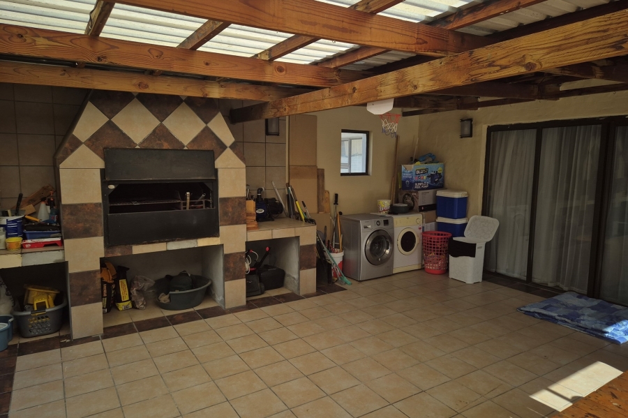 4 Bedroom Property for Sale in Onverwacht Western Cape